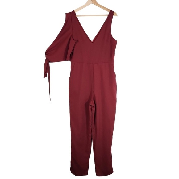 Lulus One Sleeve Cold Shoulder Jumpsuit Size Medium Maroon - Picture 1 of 8